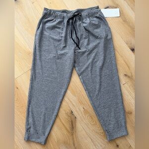 NWT lululemon athletica Women’s Jet Crop Heather Gray Jogger Sweatpants